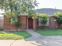 Building Photo - 1813 Sara Dr