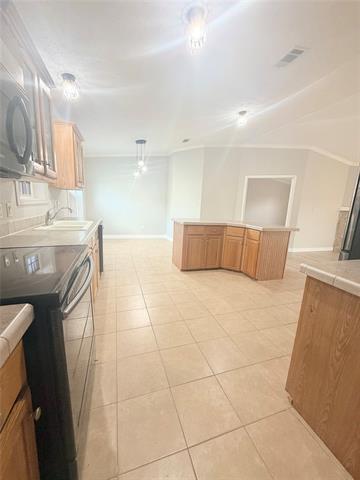 Building Photo - 2595 Bryant St