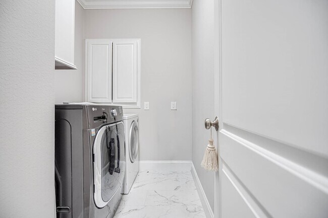 Building Photo - 4701 Inker St