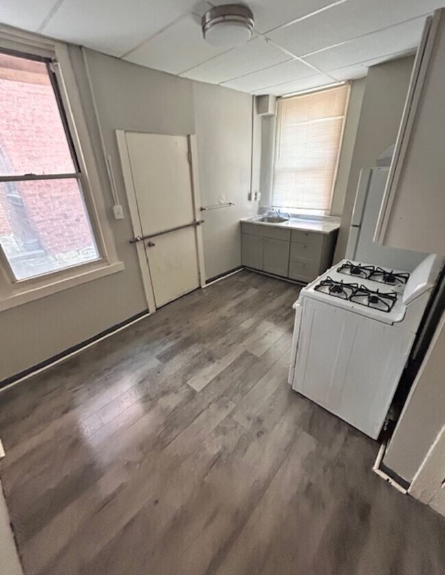 Building Photo - Pittsburgh - 3 Bed 2 Bath - Just Renovated