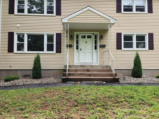 Building Photo - 14 Lownds Dr