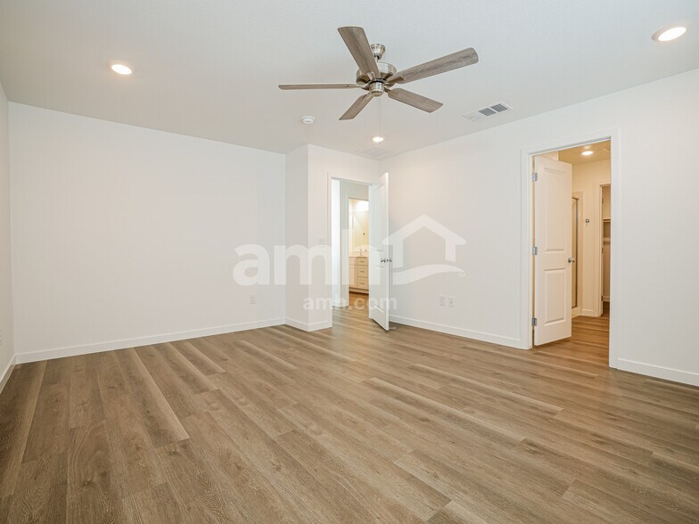 Building Photo - 2379 Monroe Ave