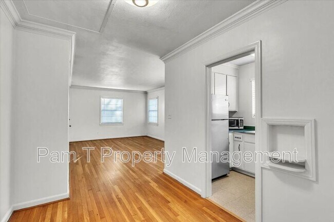 Building Photo - 736 E 45th St