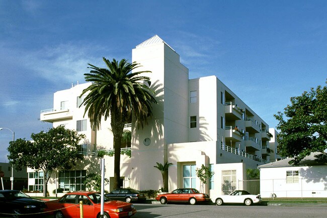 Broadway Plaza - Broadway Plaza West
