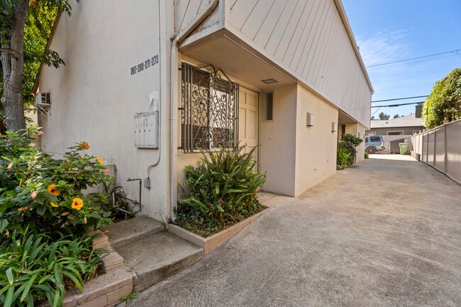 Building Photo - 267 S Church Ln