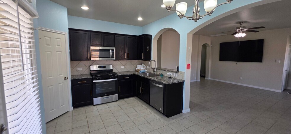 Building Photo - 2530 Diamondback Trail
