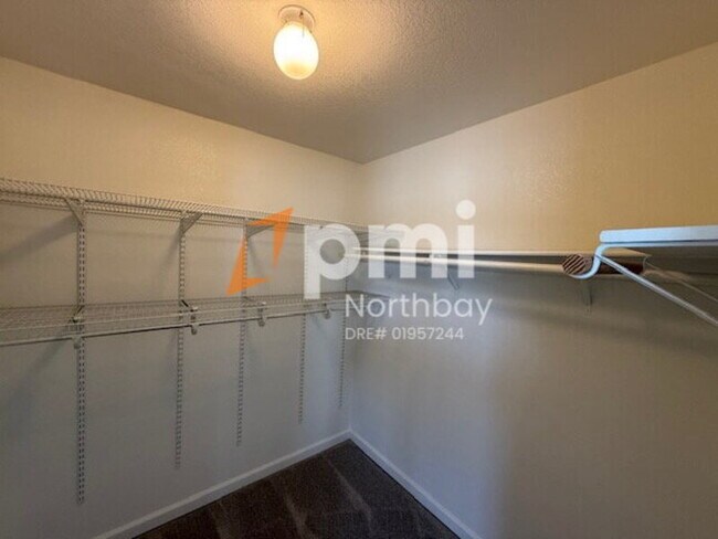 Building Photo - 893 Deerfield Pl