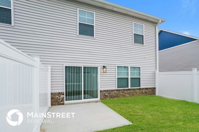 Building Photo - 2066 N Sarah Dr