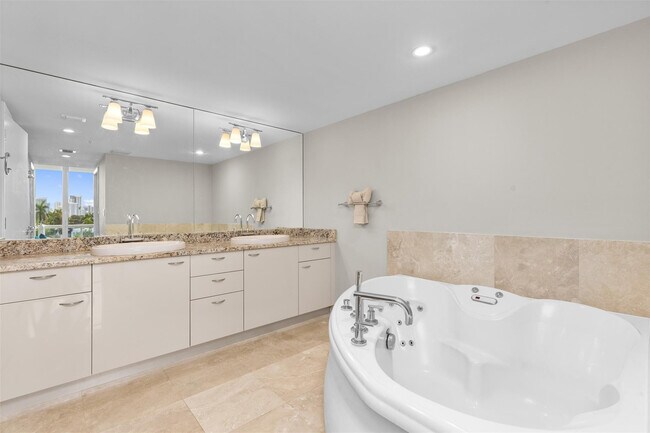 Building Photo - 45 Hendricks Isle