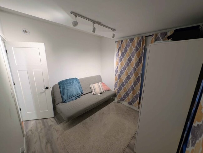 Building Photo - 2535 University Ave NE