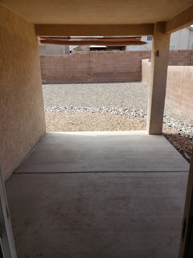 Building Photo - 3 bed 2 bath home in Huning Ranch