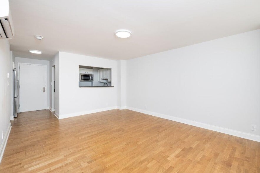 Building Photo - 1422 Columbia Rd