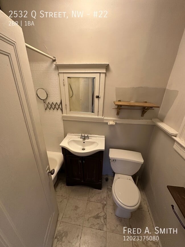 Building Photo - 2532 Q St NW