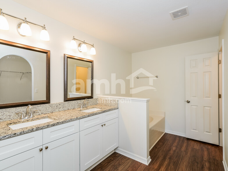 Building Photo - 3120 Bellericay Ln