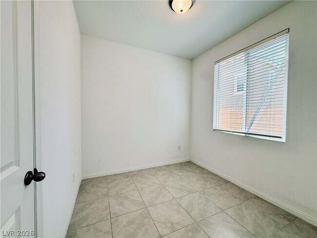 Building Photo - 398 Moonlight Opera Ct
