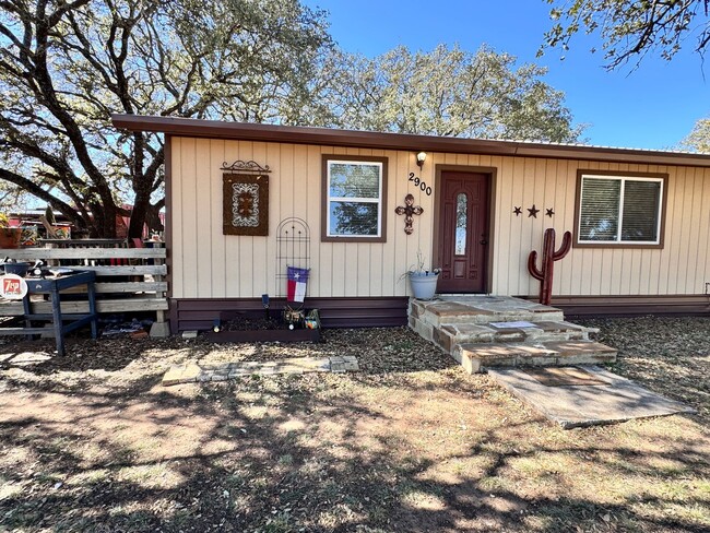 Building Photo - 3/2 on 10 Acres in Bangs