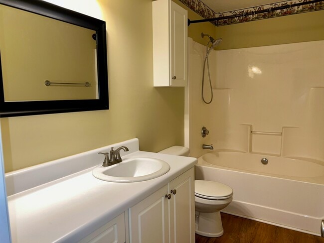 Building Photo - 111 Bennington Ln