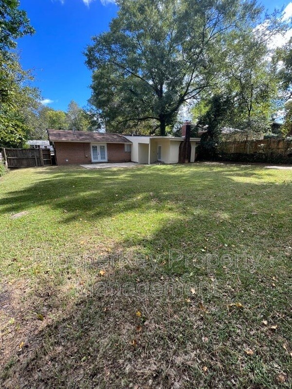 Building Photo - 945 Celia Dr