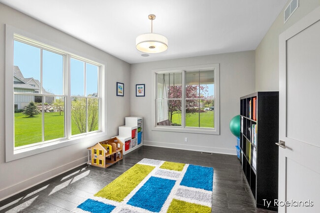 Building Photo - 3757 Lake Birch St NE