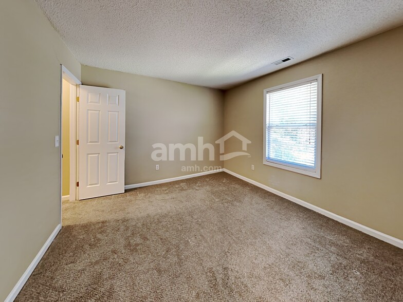 Building Photo - 4001 Mantua Way