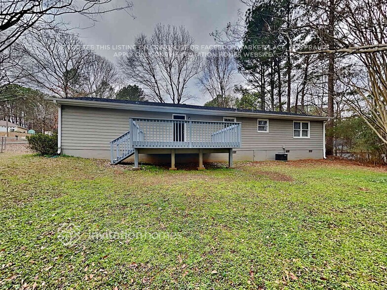 Building Photo - 300 E Country Woods Dr