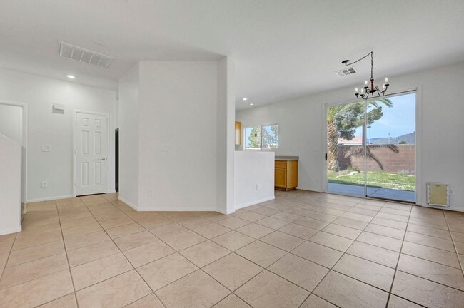 Building Photo - Adorable 2 story in the Northwest! Fresh paint and new carpet!