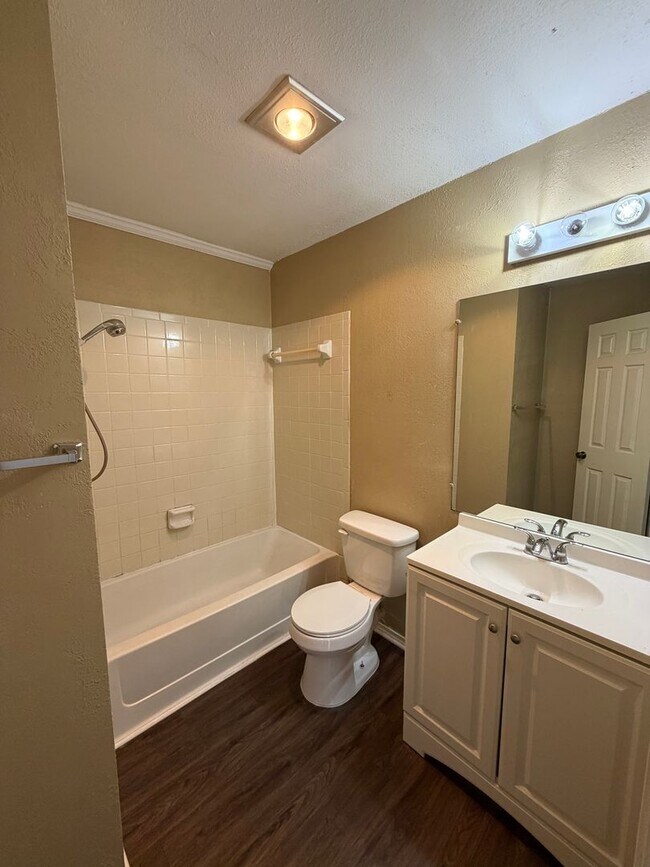 Building Photo - Welcome home to this charming 2-bedroom, 2-bathroom duplex located in Woodstone Subdivision - loc...