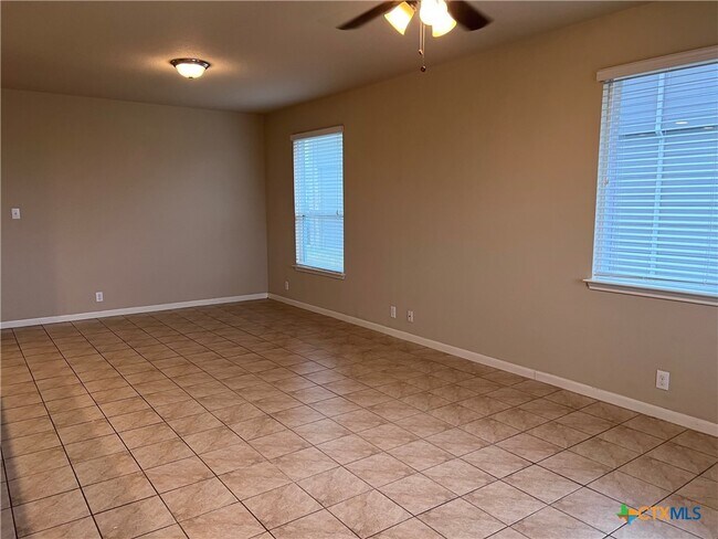 Building Photo - 472 Copper Hill Dr