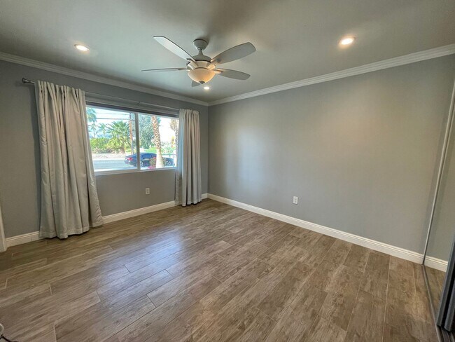 Building Photo - AVAILABLE NOW !! 2 Bedroom 2 Bathroom Home in Palm Desert Country Club!!