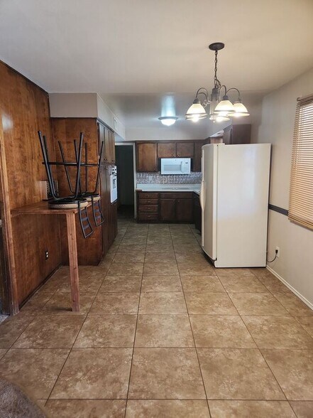 Building Photo - 4330 W Royal Palm Rd