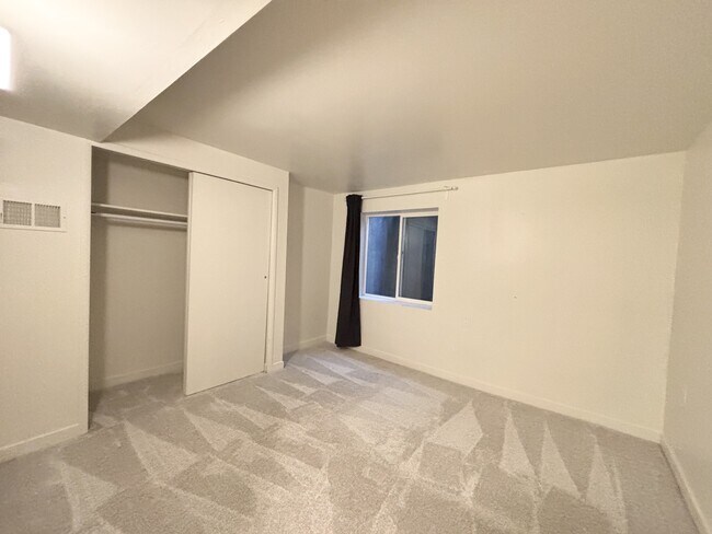 Building Photo - 11299 Woodhill Dr