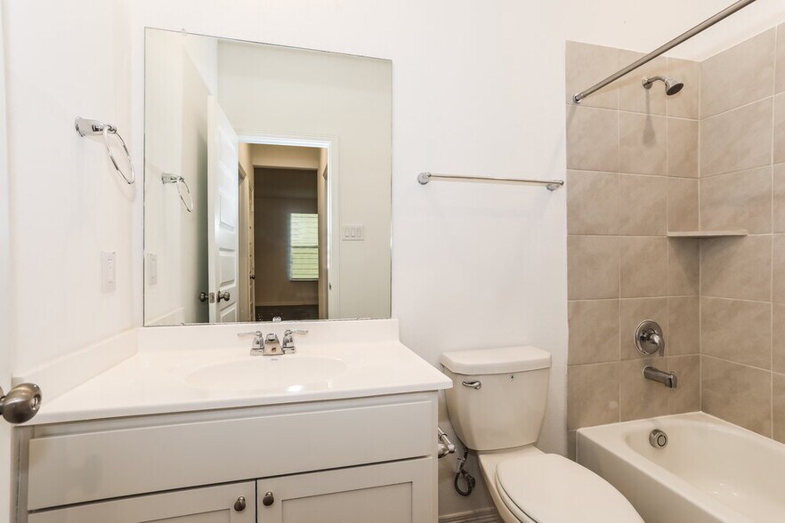 Building Photo - 16726 Rover Ln