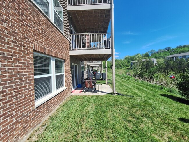 Building Photo - 854 Yorkshire Dr