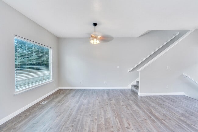 Building Photo - 69 360 W