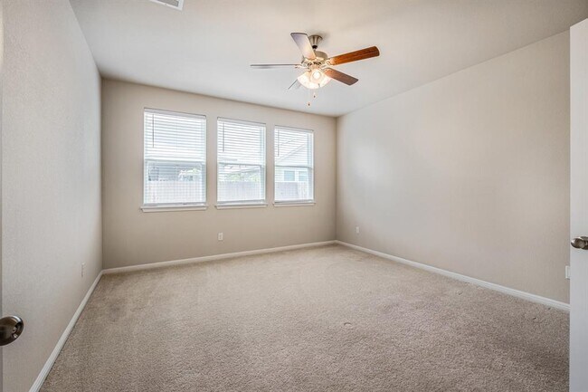 Building Photo - 244 E Broade St