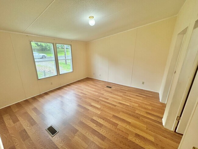 Building Photo - Statesville - 4BR/2BA