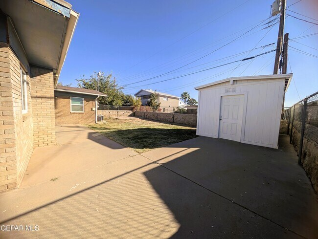 Building Photo - 5804 Pickerel Dr