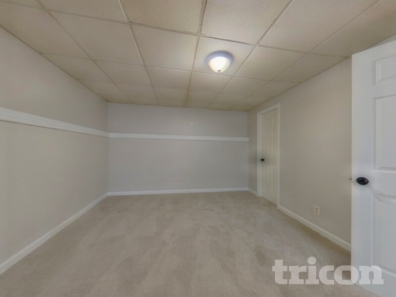 Building Photo - 41 Collins Way