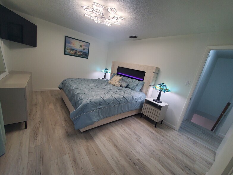 Building Photo - 279 S Brevard Ave