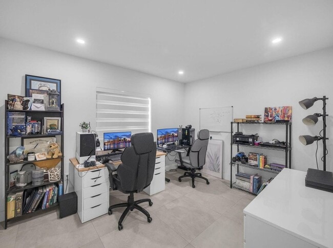 Building Photo - 520 NE 135th St