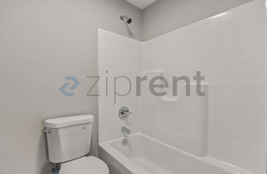 Building Photo - Unit Unit 4