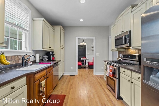 Building Photo - 4 br, 2.5 bath House - 245 Brae Drive