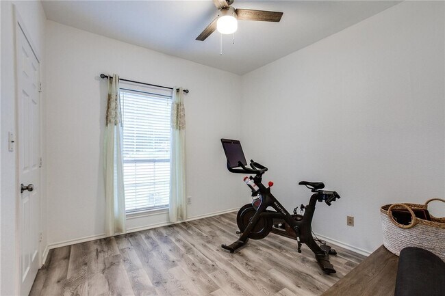 Building Photo - 3306 Ashleaf Dr