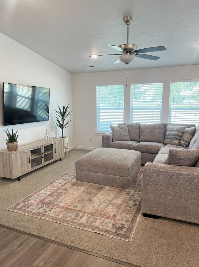 Building Photo - Gorgeous 3 bed 2 ba home with  just off Hubbard Rd and Rapid Creek Way in Kuna