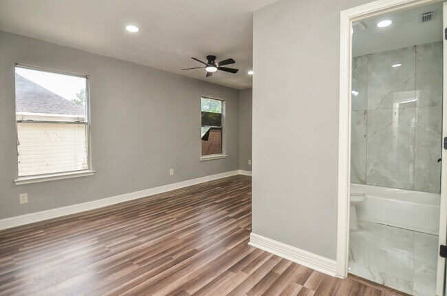 Building Photo - 9211 Abbey Chase Ln