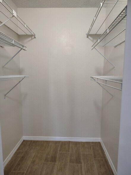 Building Photo - 194 Santa Clara Dr