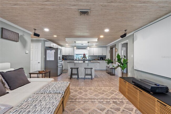 Building Photo - 830 CR 457