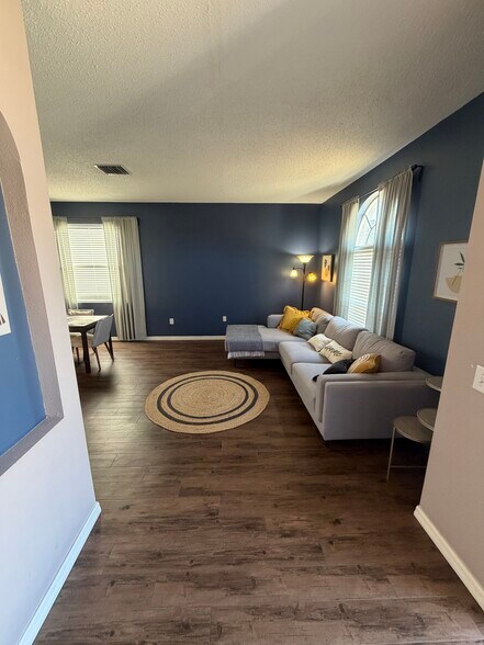 Building Photo - 4815 Pennecott Way