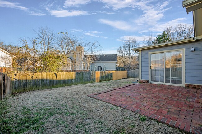 Building Photo - 127 Hollington Dr NE