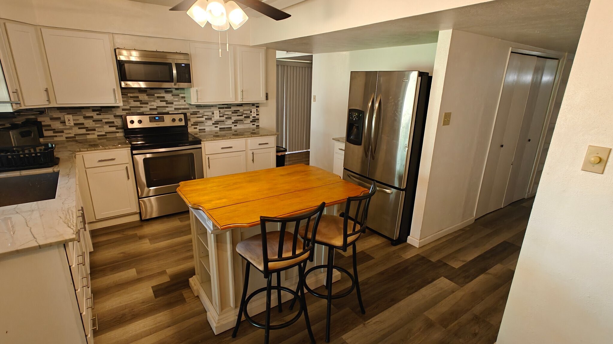 Building Photo - 2705 Treeview Dr